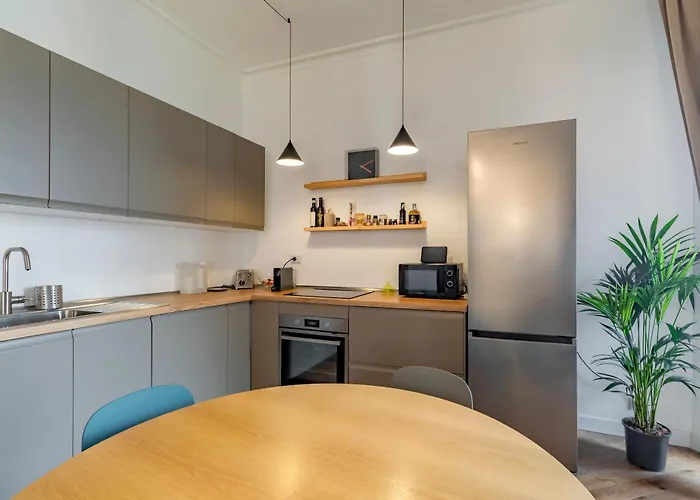 Aurealiving - Satrico Cozy Fast Wifi And Air Conditioning Rom